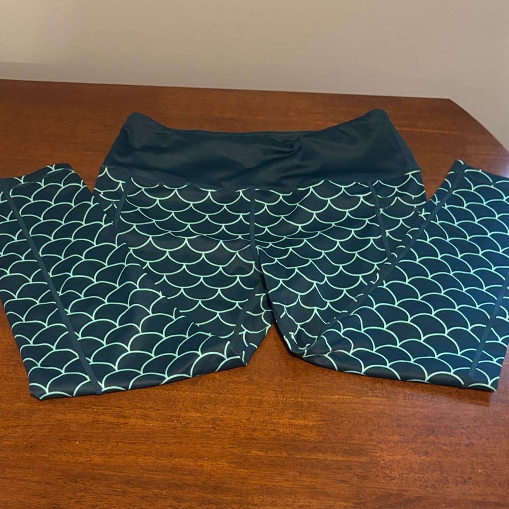 Constantly Varied Gear Siren Capri leggings